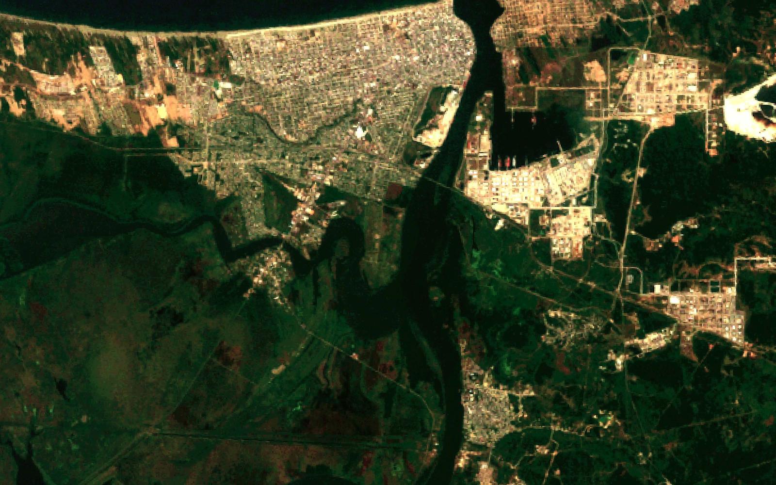 Imagen satelital de la región de Coatzacoalcos centrada en el predio, 1996