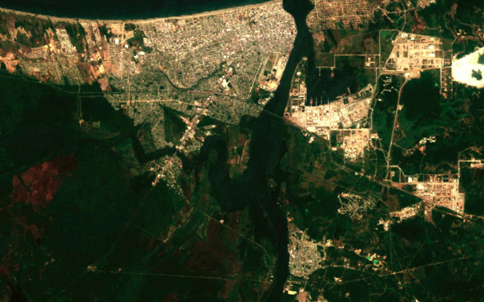 Imagen satelital de la región de Coatzacoalcos centrada en el predio, 2000