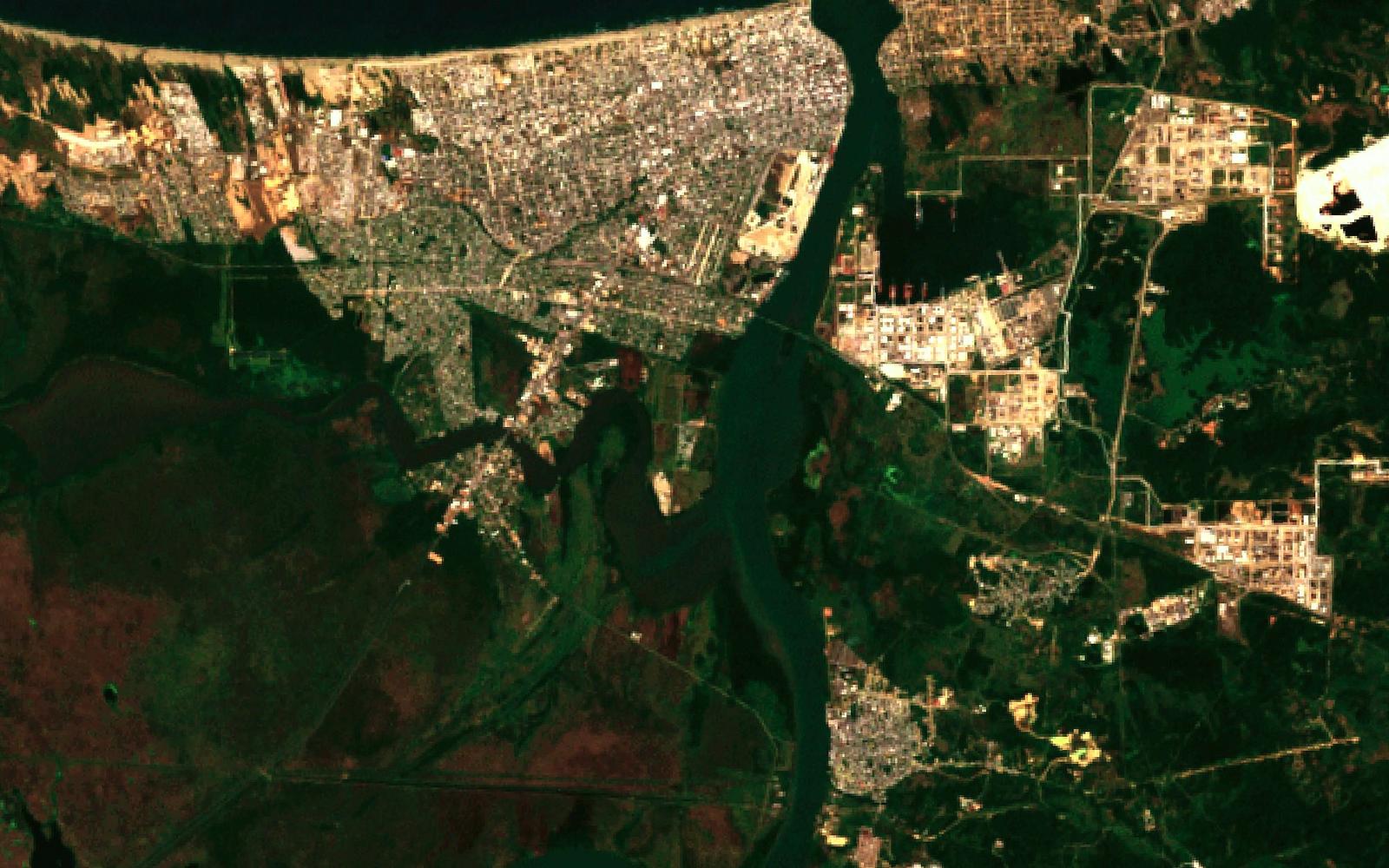 Imagen satelital de la región de Coatzacoalcos centrada en el predio, 2003