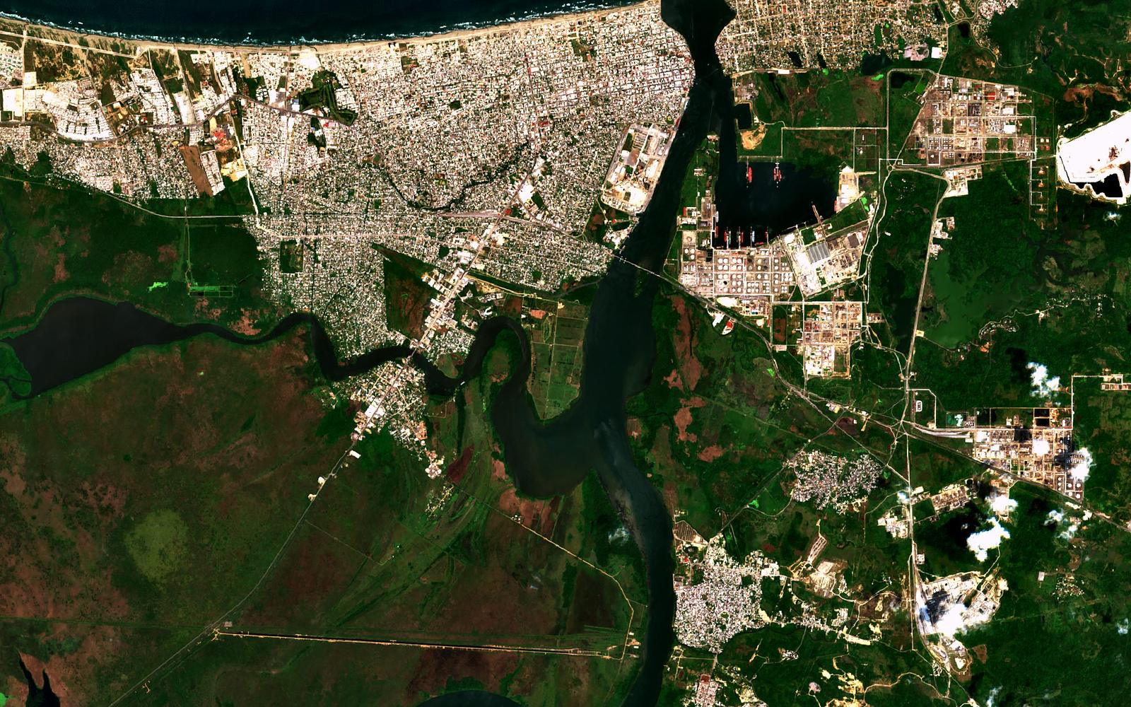 Imagen satelital de la región de Coatzacoalcos centrada en el predio, 2018