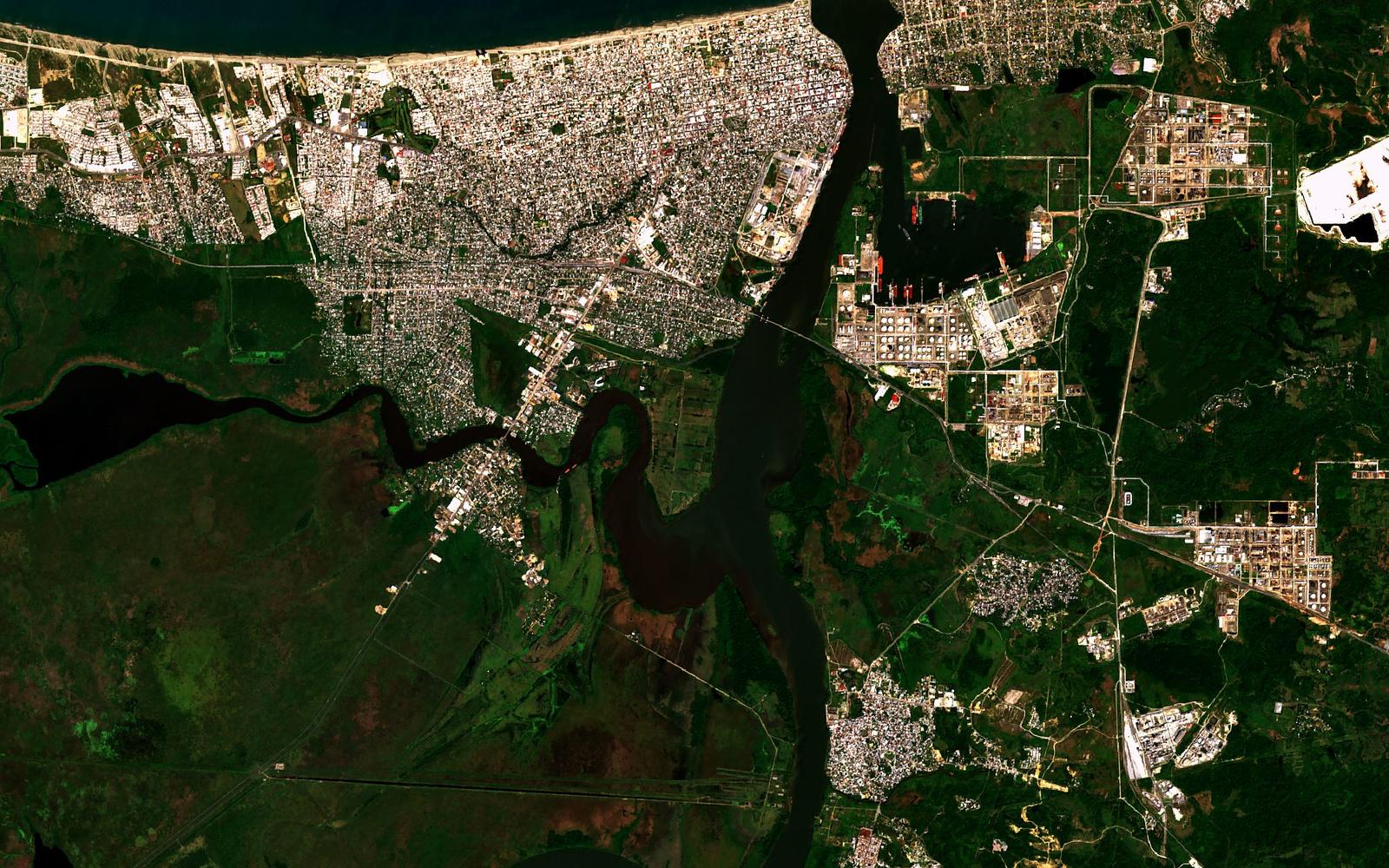 Imagen satelital de la región de Coatzacoalcos centrada en el predio, 2020